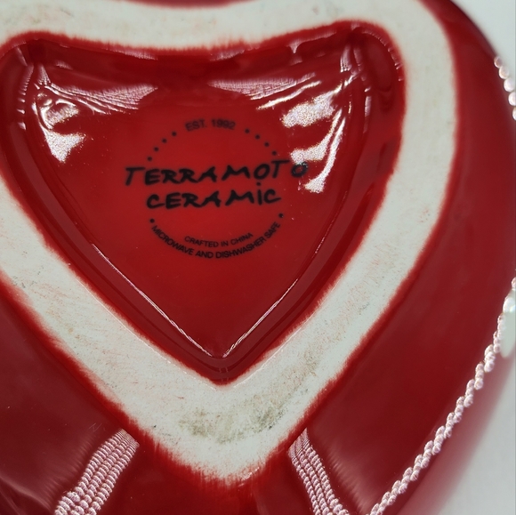 Terramoto Ceramic Heart shaped red dish with white dots - Picture 3 of 5